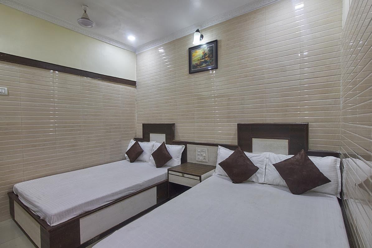Plaza Guest House Mumbai Exterior photo