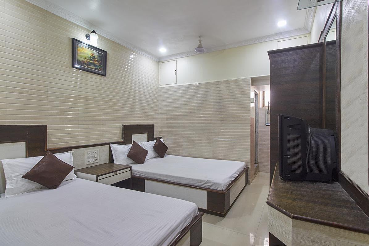 Plaza Guest House Mumbai Exterior photo